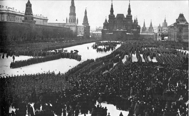 Ну что же, всего 100 лет прошло. 23 февраля (8 марта по новому стилю) демонстра…