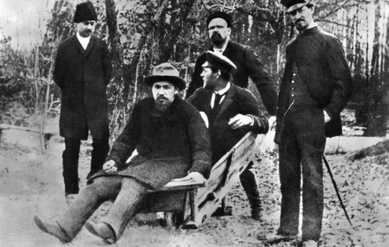 Хороший человек, может сразу двух Чеховых увезти. Вчера отметил его день рождения.